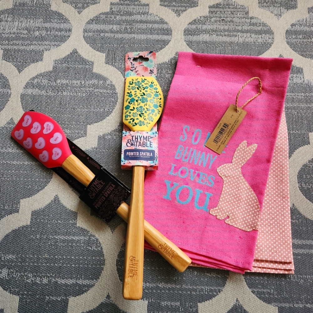Hallmark Tea towels set 2-pk and Thyme & Table Spatulas x2